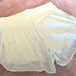 Lululemon Nulu and Mesh Kohlrabi Green 3.5"